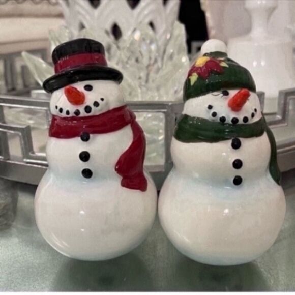 Mr and Mrs Snowmen vintage Salt & Pepper Shakers - Picture 4 of 9